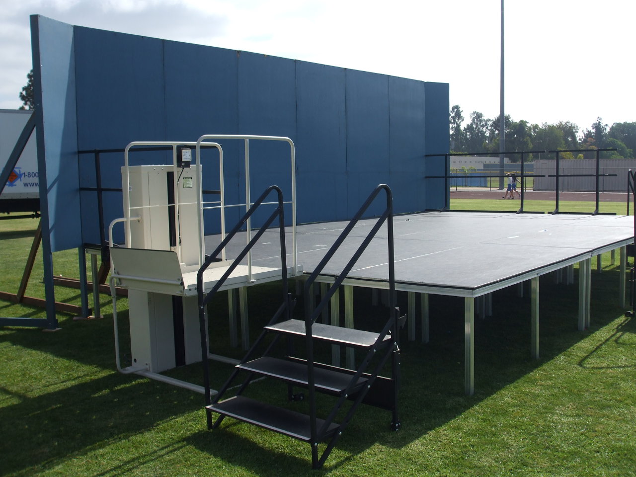 Glendale VPL vertical platform lift for mobile home